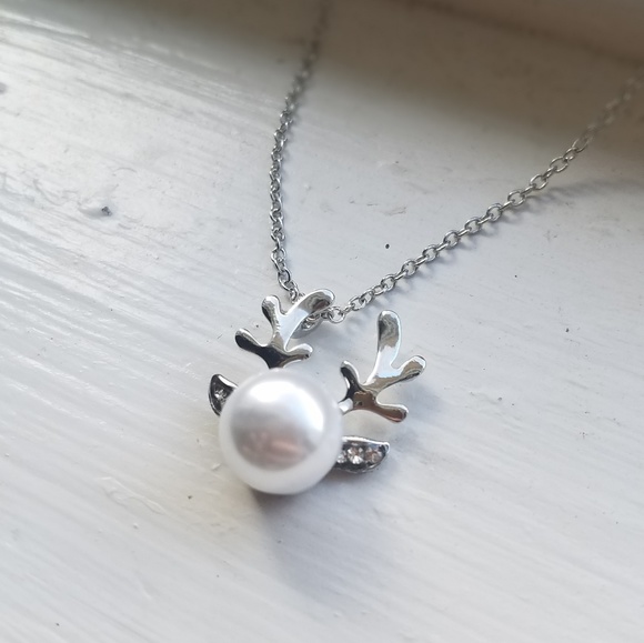 Golden Threads Jewelry - Silver Reindeer Necklace | Christmas Pearl